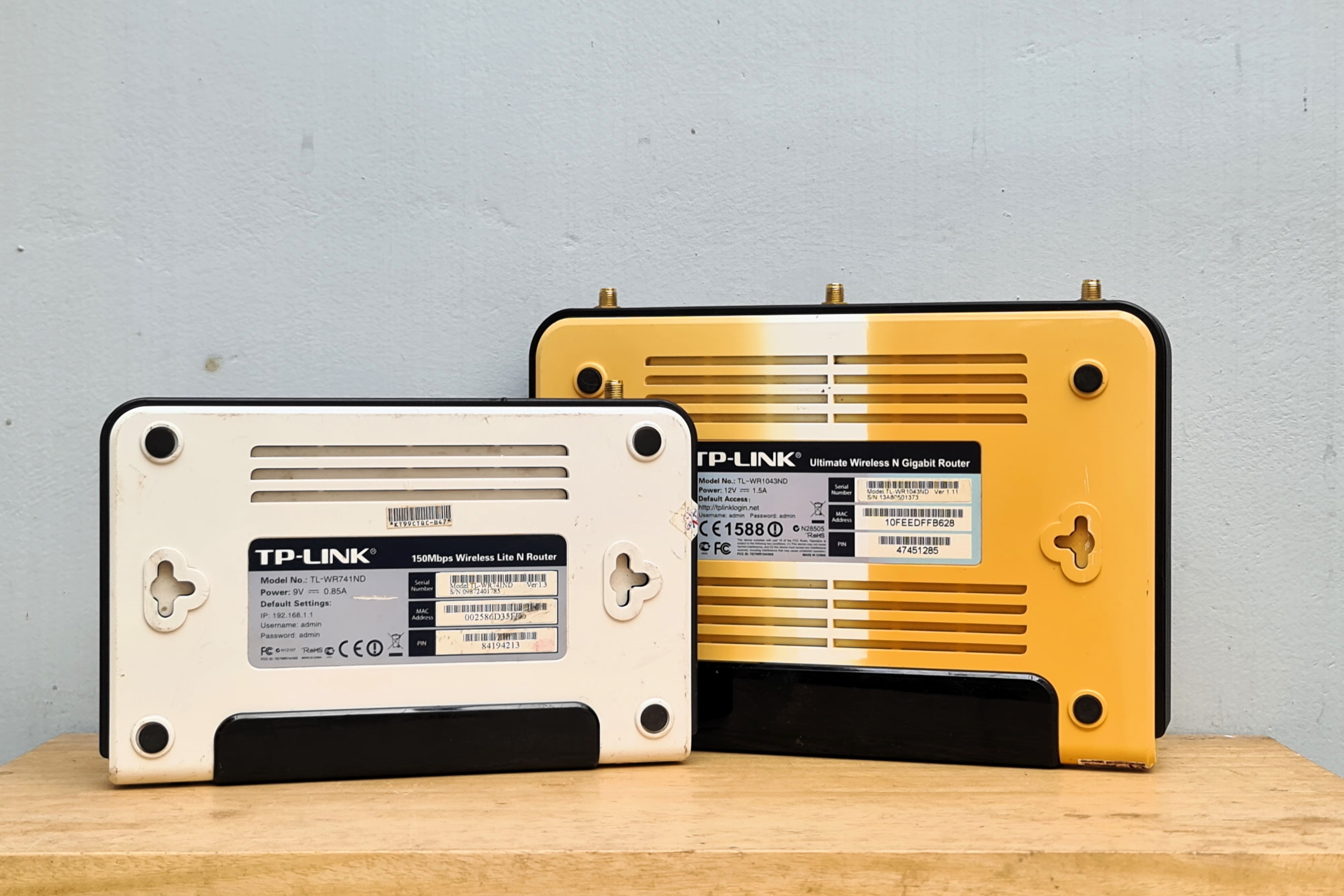 Router bekas TP-Link TL-WR1043ND dan TL-WR741ND