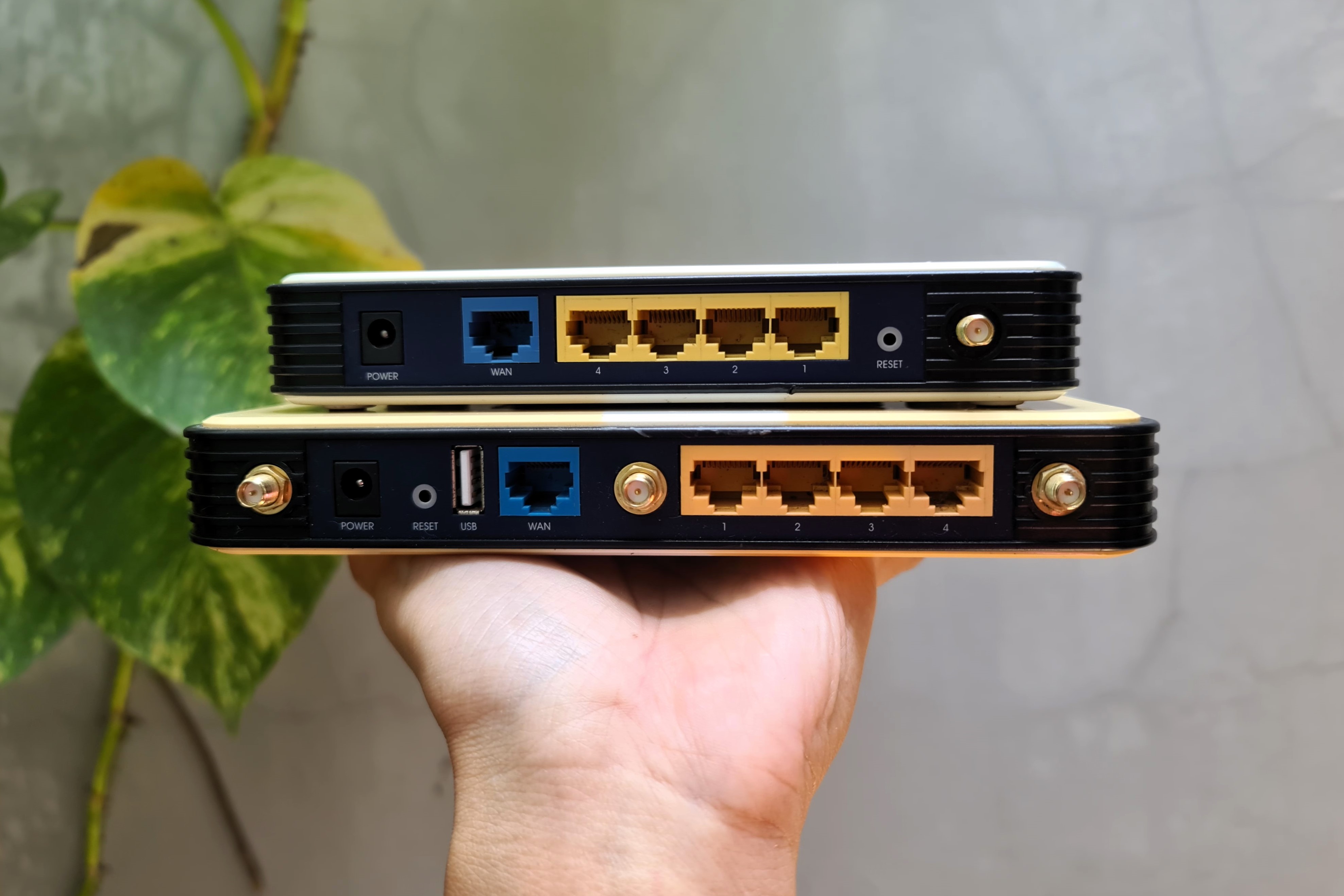 Router bekas TP-Link TL-WR1043ND dan TL-WR741ND